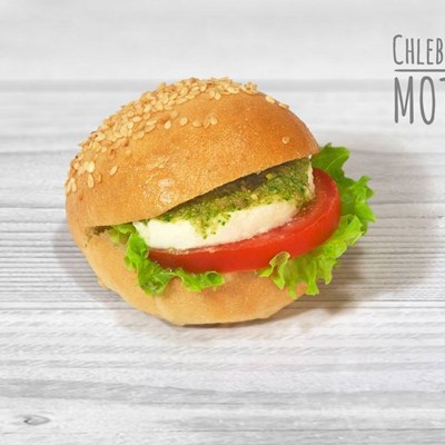 Minibulka s pestem a mozzarellou